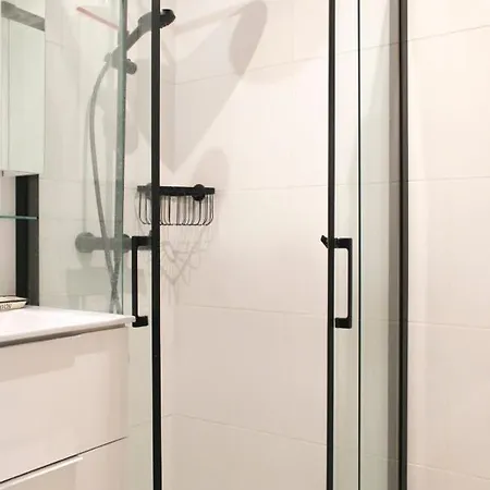 Bright 30 M Fully Renovated In 3rd Appartement *