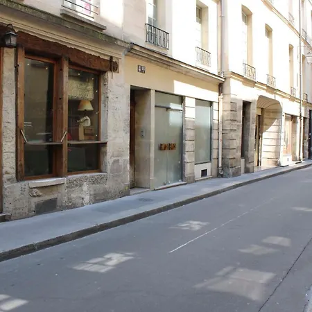 Bright 30 M Fully Renovated In 3rd Paris