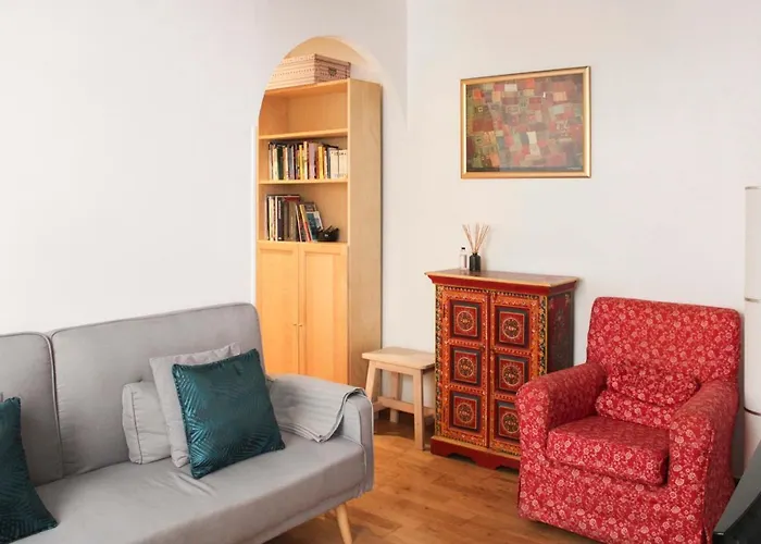 Bright 30 M Fully Renovated In 3rd *