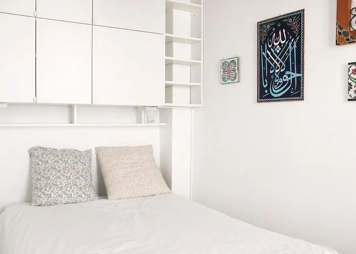 Bright 30 M Fully Renovated In 3rd Paris