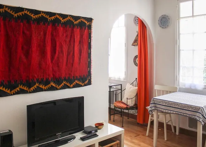 Bright 30 M Fully Renovated In 3rd *